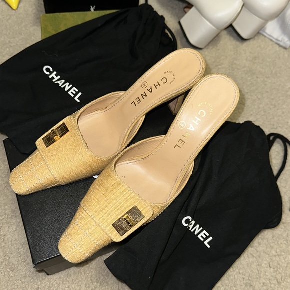 Chanel shoes - Picture 3 of 8
